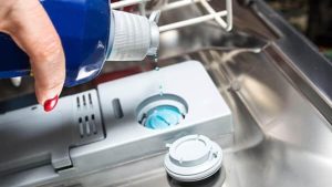 Dầu Bóng Máy Rửa Bát Là Gì? Có Nên Dùng Nước Làm Bóng Không? – Giải Đáp Chi Tiết Từ Chuyên Gia