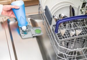 Những Lưu Ý Quan Trọng Khi Sử Dụng Dầu Bóng